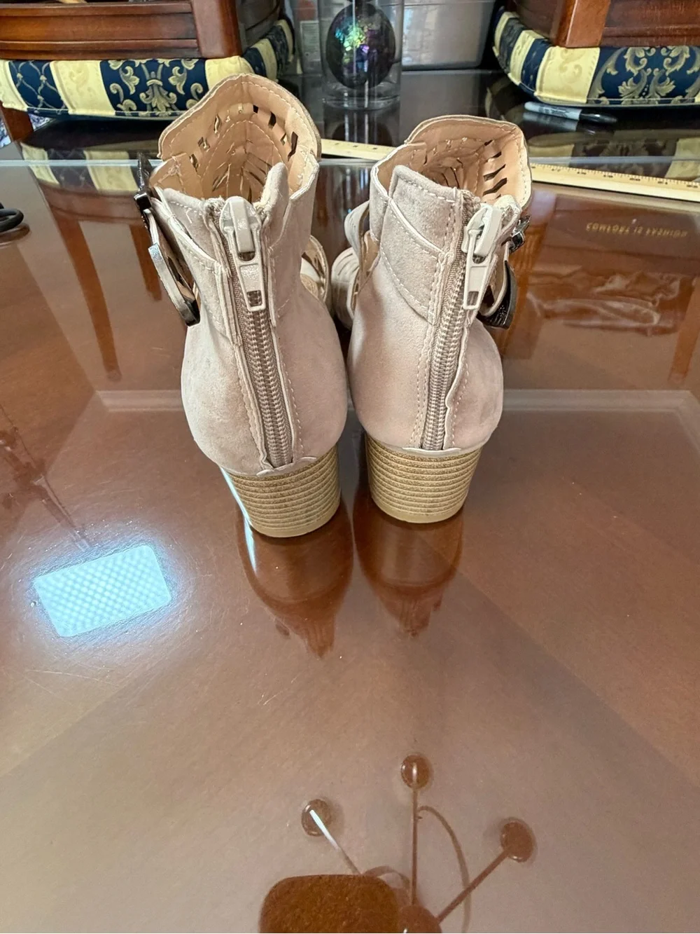 Women’s Open-Toe Cutout Ankle-Wrap Sandals in Taupe - Picture 3 of 5